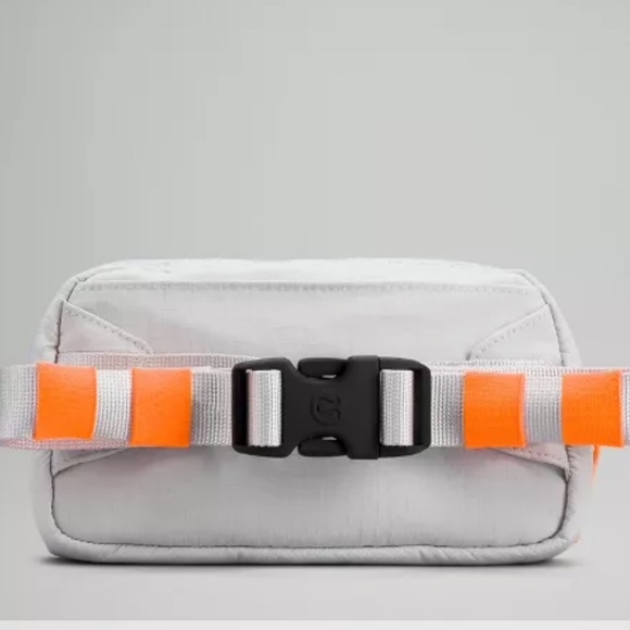 ❤️ Lululemon Mini Belt Bag NWT - Picture 9 of 16